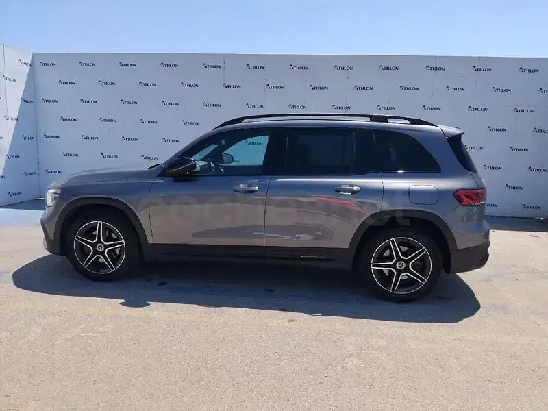 Usado Mercedes GLB200 150 CV (110 kW) 2021 Gris / plata SUV