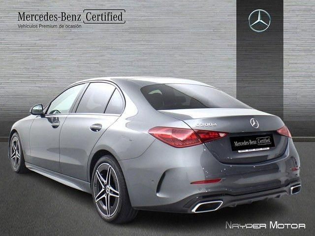 Usado Mercedes C200 AMG line 163 CV (119 kW) 2025 Gris selenita