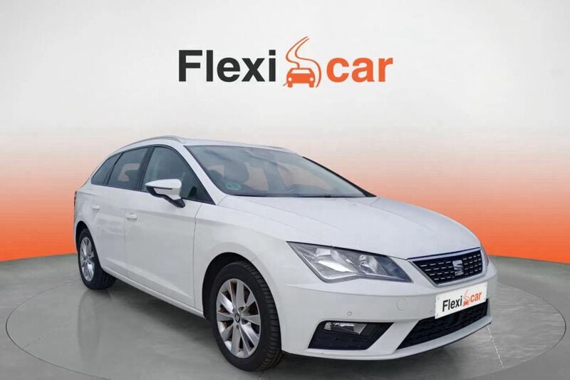 Usado Seat Leon ST Style 131 CV (96 kW) 2019 Blanco Familiar