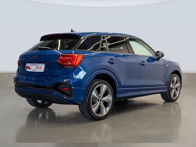 Usado Audi Q2 Black Edition 150 CV (110 kW) 2025 Azul SUV