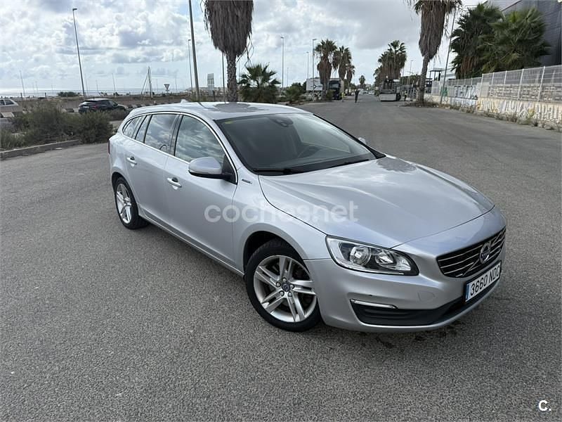 Gris / plata Usado 2015 Volvo V60 Familiar | 8999 € (Precio justo) - Imagen 1/4