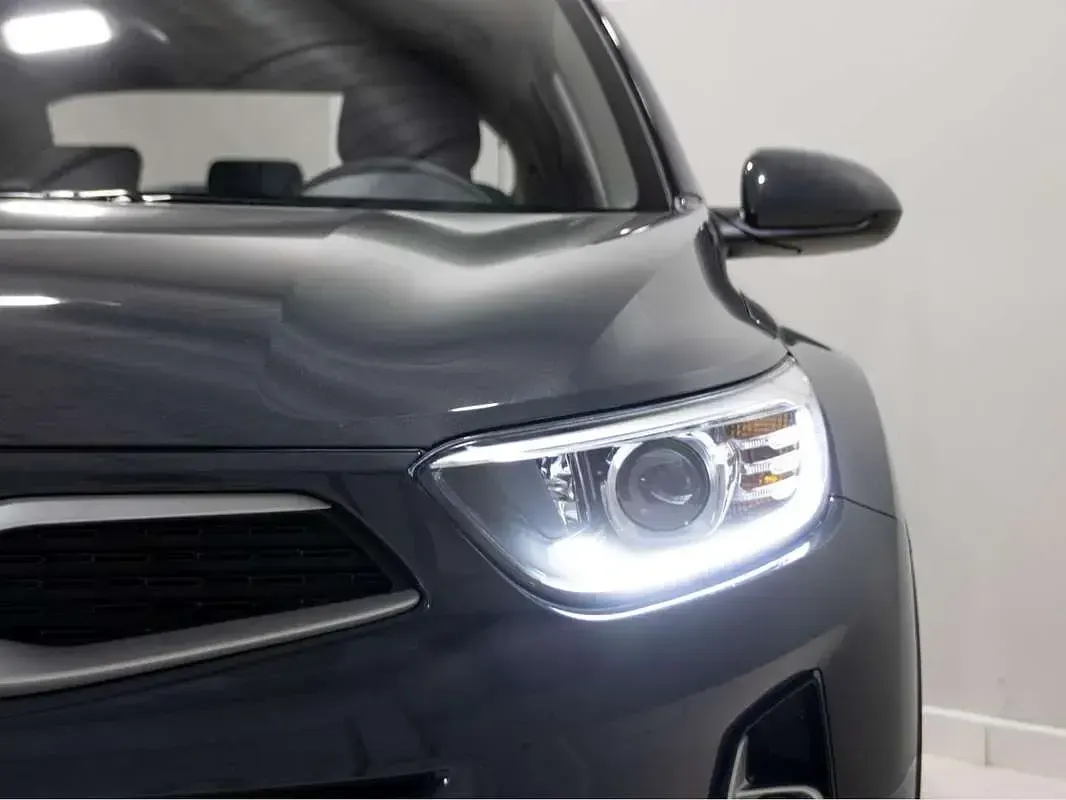 Usado Kia Stonic Plus 101 CV (74 kW) 2022 Gris SUV