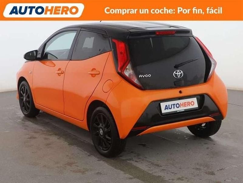 Usado Toyota Aygo X-play 72 CV (52 kW) 2019 Naranja Utilitario