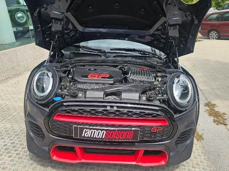 Usado Mini John Cooper Works 306 CV (225 kW) 2020 Gris / plata Utilitario