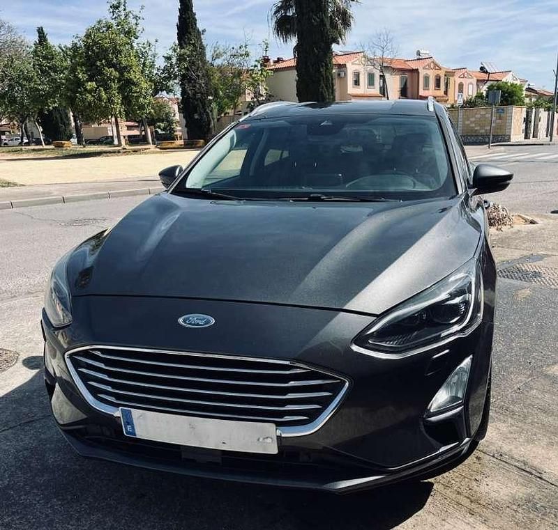 Usado Ford Focus Titanium 125 CV (91 kW) 2019 Gris Familiar