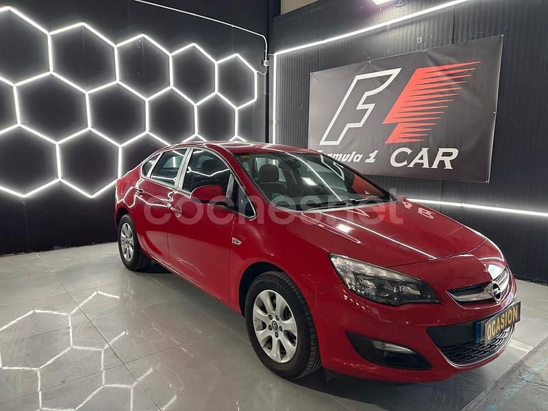 Usado Opel Astra Selective 110 CV (80 kW) 2019 Rojo Berlina
