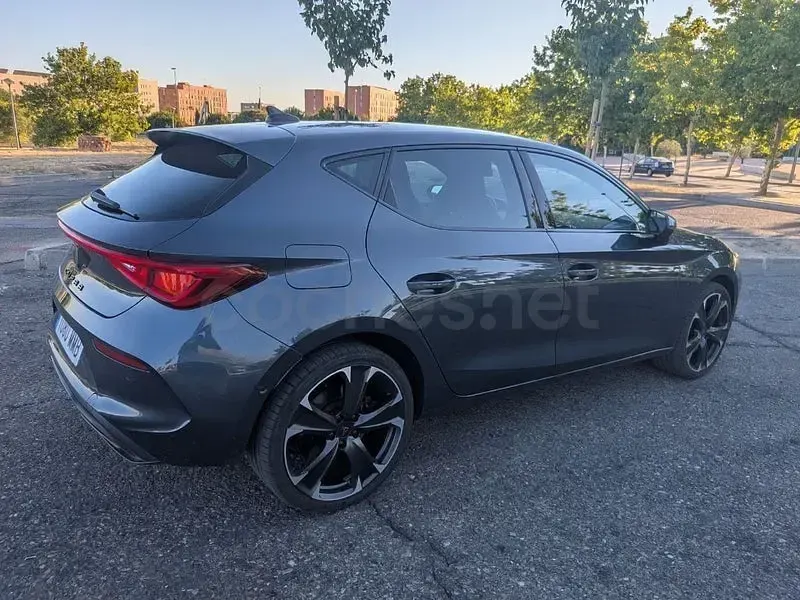 Usado Cupra Leon 245 CV (180 kW) 2021 Gris / plata Berlina