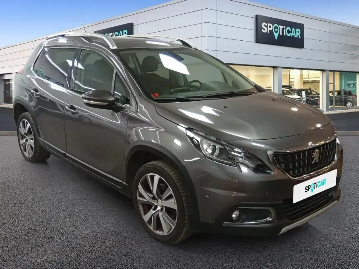 Usado Peugeot 2008 Allure 130 CV (95 kW) 2018 Gris / plata SUV