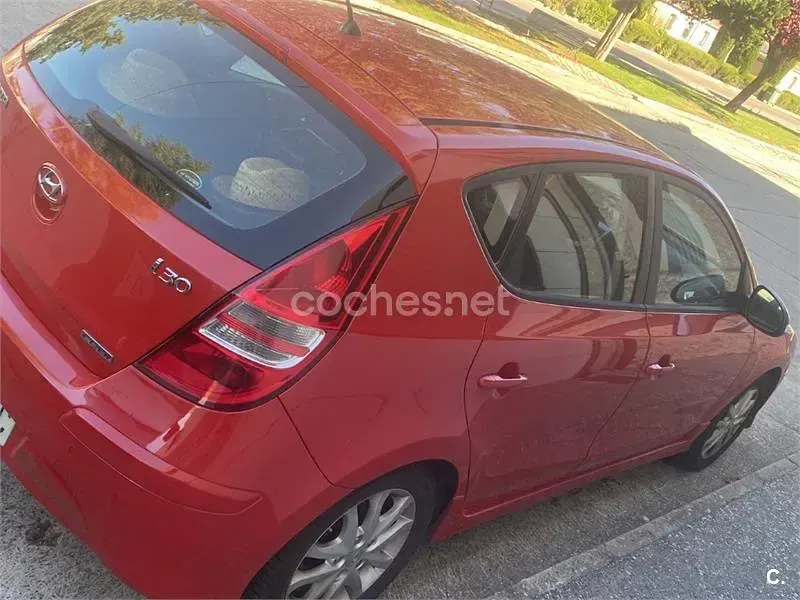 Usado Hyundai i30 Classic 90 CV (66 kW) 2011 Rojo Berlina