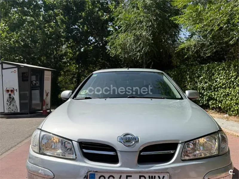 Usado Nissan Almera 114 CV (83 kW) 2002 Gris / plata Berlina