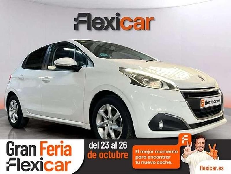 Blanco Usado 2015 Peugeot 208 Active Utilitario | 7490 € (Precio justo) - Imagen 1/4