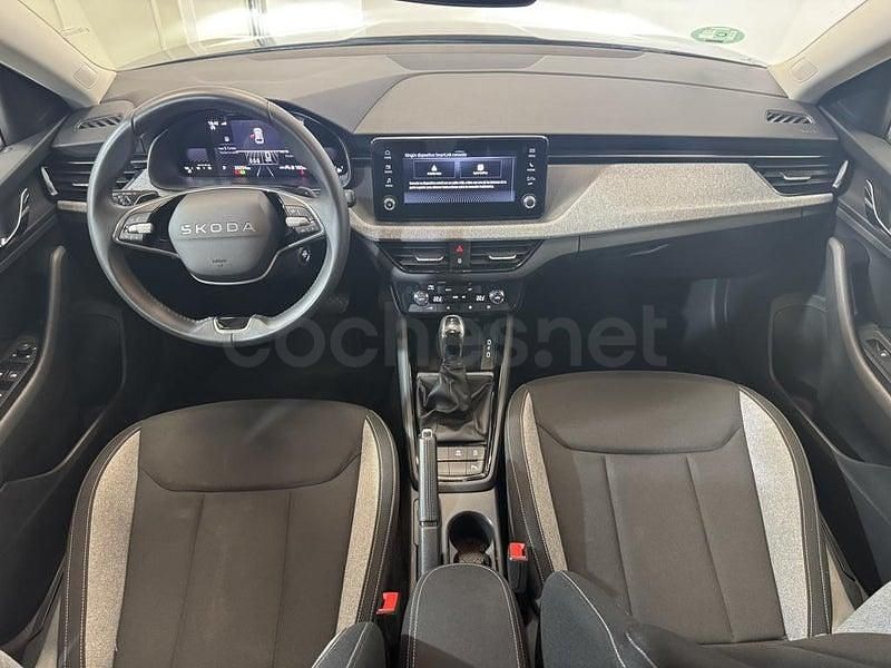 Usado Skoda Scala Selection 116 CV (85 kW) 2025 Gris / plata Utilitario