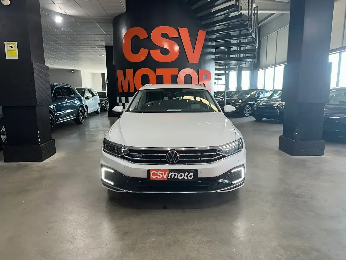 Usado VW Passat Executive 218 CV (160 kW) 2022 Blanco Familiar