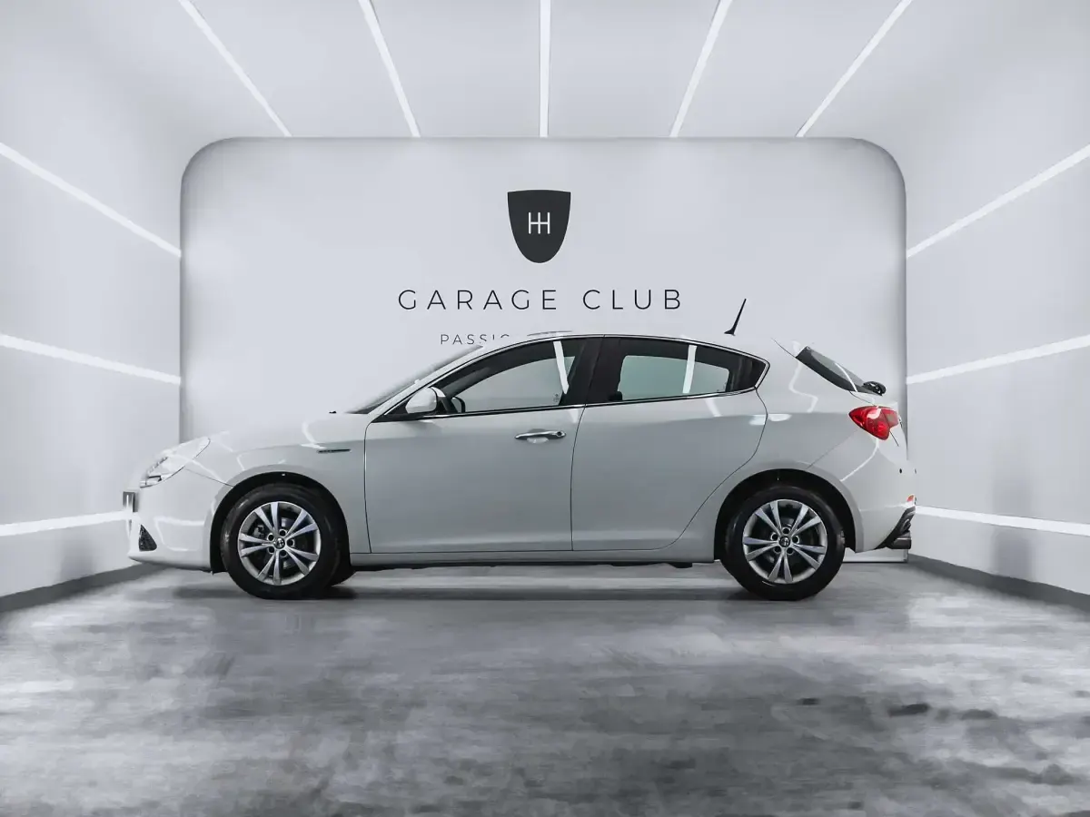 Usado Alfa Romeo Giulietta Distinctive 105 CV (77 kW) 2013 Blanco Utilitario