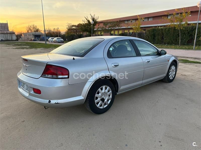 Usado Chrysler Sebring 152 CV (111 kW) 2006 Gris / plata Berlina