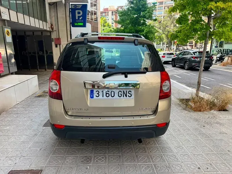 Usado Chevrolet Captiva LT 150 CV (110 kW) 2009 Marrón SUV