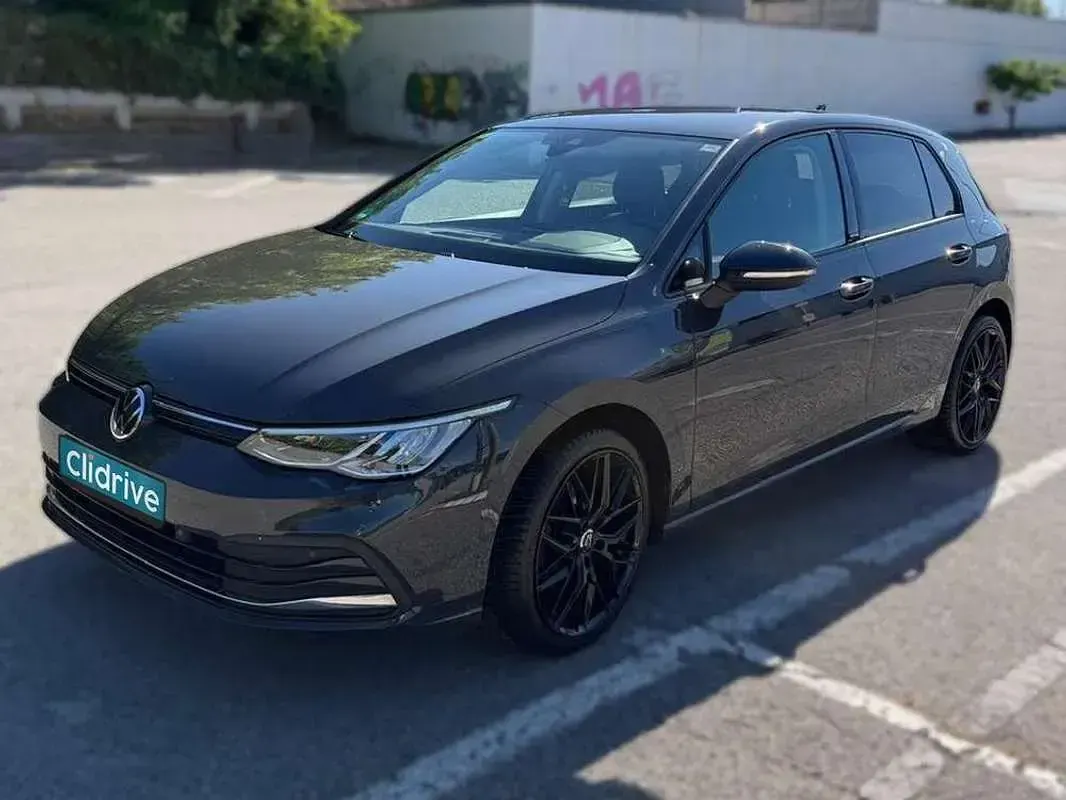 Usado VW Golf VIII 110 CV (80 kW) 2021 Gris Berlina