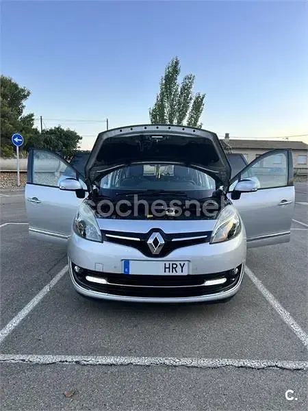 Usado Renault Grand Scénic III Dynamique 130 CV (95 kW) 2013 Gris / plata Monovolumen