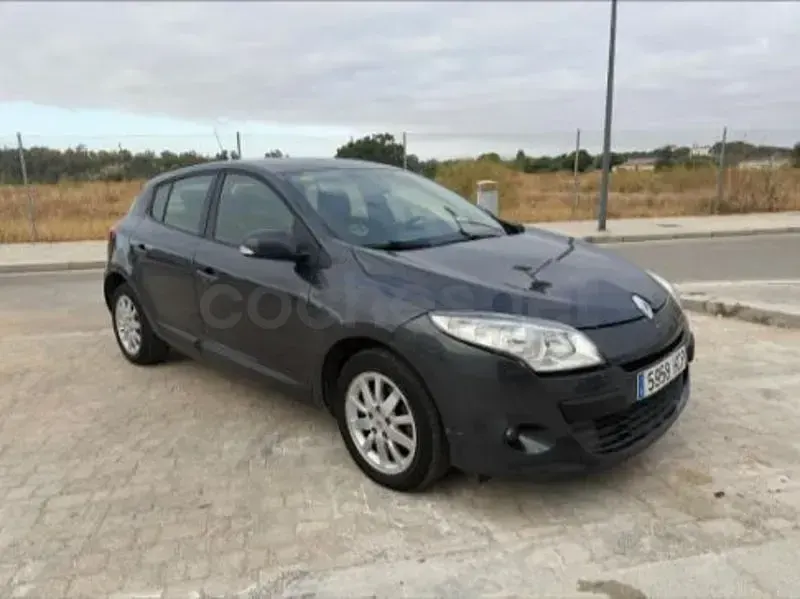 Usado Renault Mégane III Authentique 90 CV (66 kW) 2011 Gris / plata Berlina