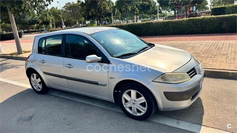 Gris / plata Usado 2005 Renault Mégane II Authentique Berlina | 2800 € (Precio justo) - Imagen 1/3