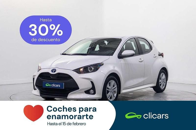 Usado Toyota Yaris Hybrid Business Edition 75 CV (55 kW) 2022 Blanco Berlina