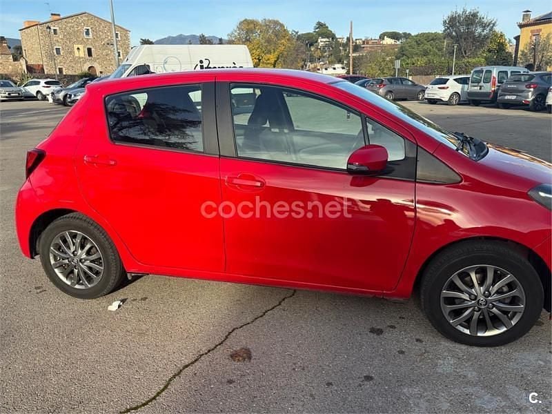 Usado Toyota Yaris Active 99 CV (72 kW) 2016 Rojo Berlina