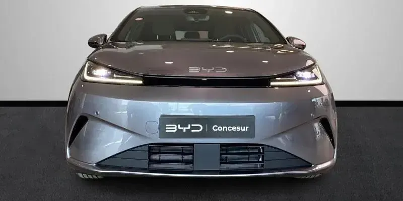 Nuevo BYD Dolphin Boost 155 kW (212 CV) 2026 Gris Utilitario
