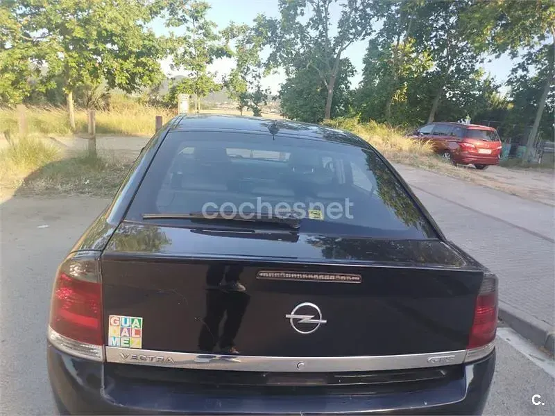 Usado Opel Vectra Elegance 120 CV (88 kW) 2005 Negro Berlina