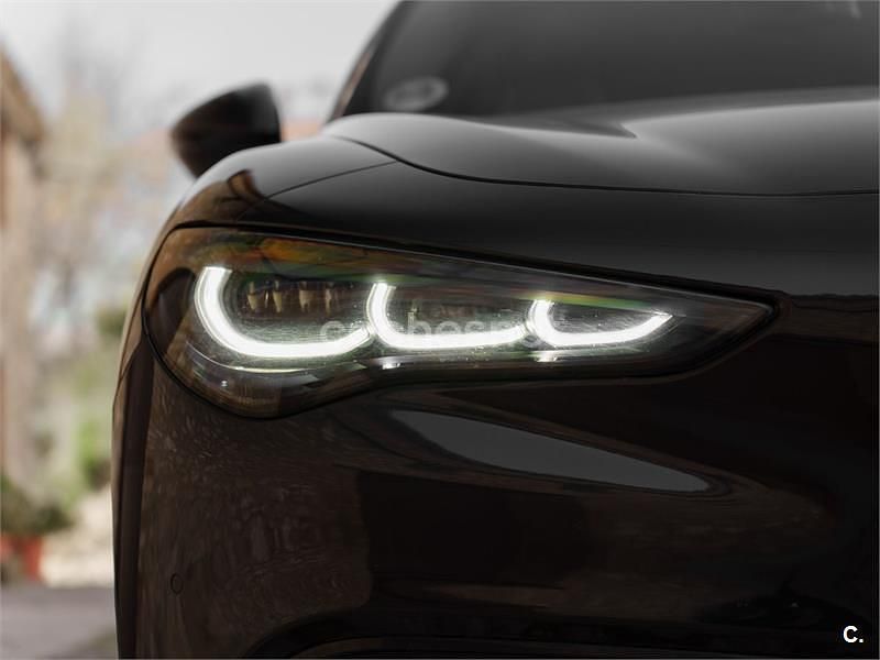 Usado Alfa Romeo Stelvio Sprint 160 CV (117 kW) 2023 Negro SUV