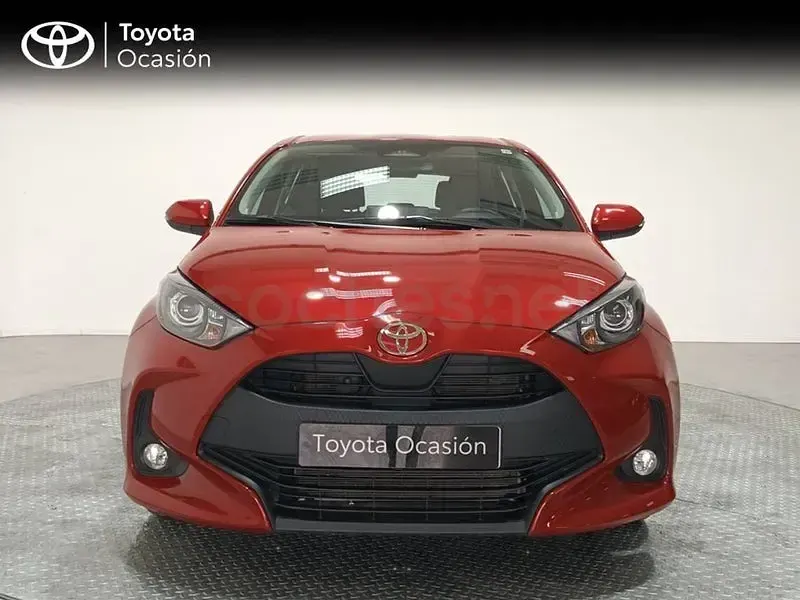 Usado Toyota Yaris Hybrid Active 116 CV (85 kW) 2024 Rojo Berlina