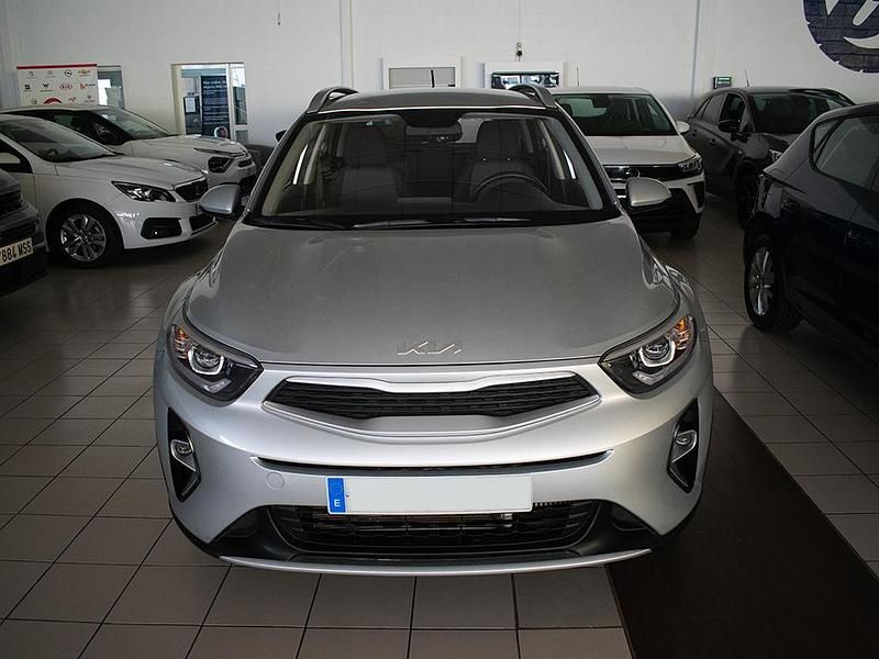 Usado Kia Stonic 100 CV (73 kW) 2024 Gris SUV