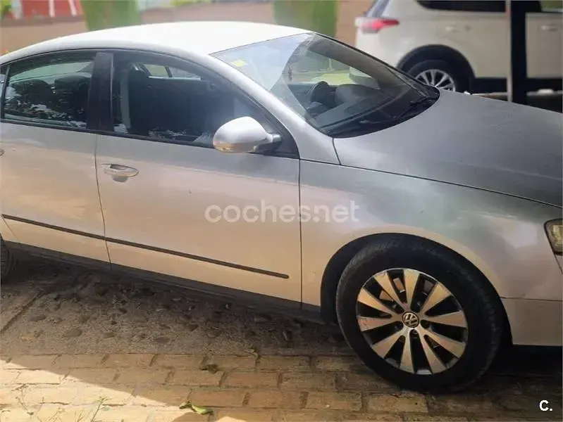 Usado VW Passat Advance 110 CV (80 kW) 2009 Gris / plata Berlina