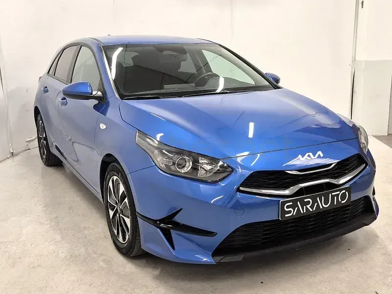 Usado Kia Ceed 100 CV (73 kW) 2024 Azul Utilitario