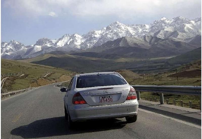 Negro Usado 2009 Mercedes E220 Classic Berlina | 8390 € - Imagen 1/4