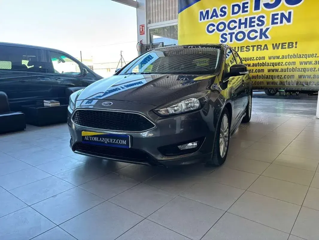 Usado Ford Focus Sport 125 CV (91 kW) 2016 Gris Utilitario