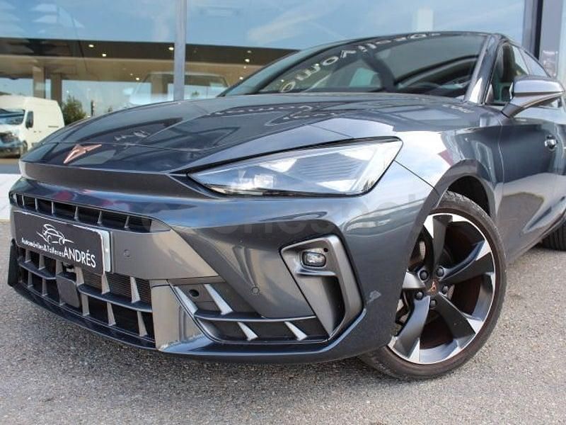 Usado Cupra Leon 150 CV (110 kW) 2024 Gris / plata Berlina