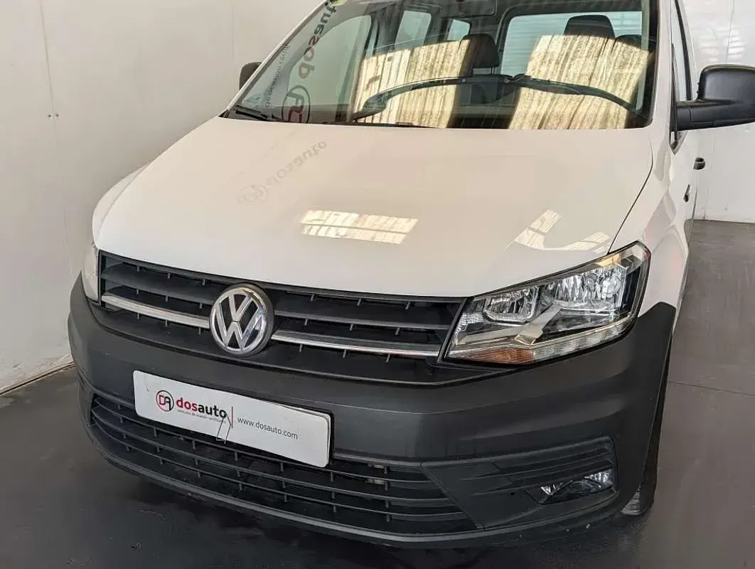 Usado VW Caddy Trendline 102 CV (75 kW) 2019 Blanco Monovolumen