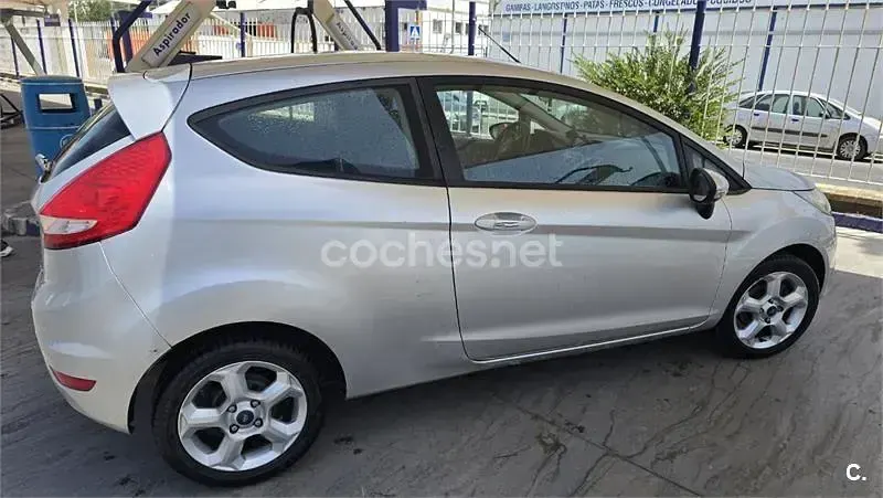 Usado Ford Fiesta 60 CV (44 kW) 2009 Gris / plata Berlina