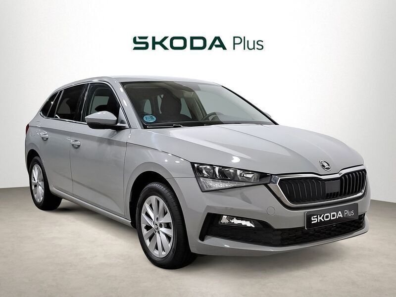 Gris Usado 2024 Skoda Scala Ambition Utilitario | 20.990 € (Un poco caro) - Imagen 1/4