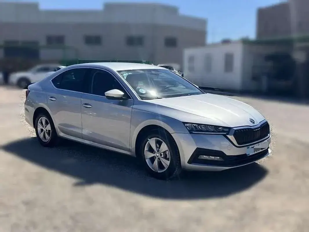Usado Skoda Octavia Ambition 116 CV (85 kW) 2022 Gris Utilitario