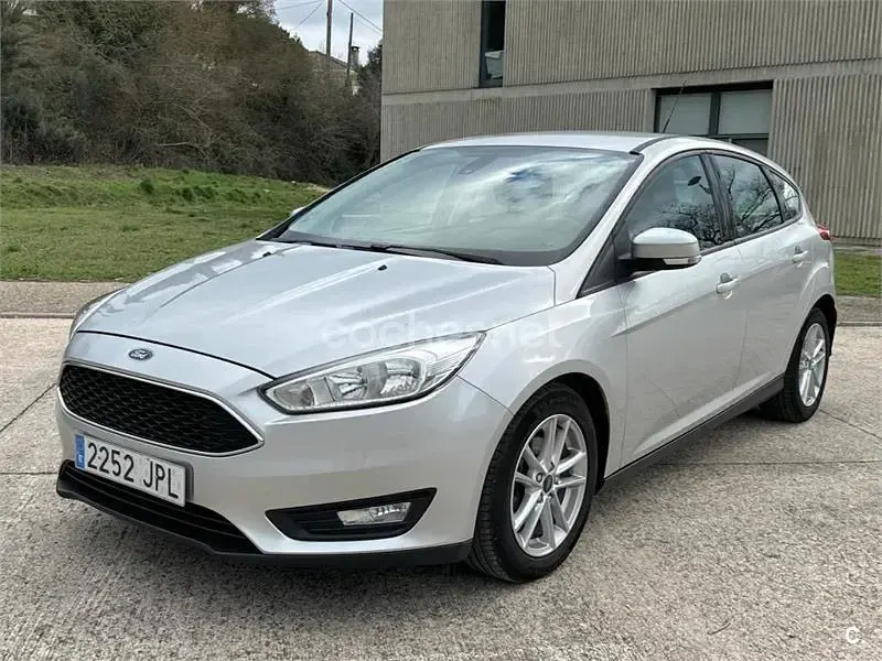 Używany Ford Focus Trend 125 KM (91 kW) 2016 Szary Sedan/Limuzyna