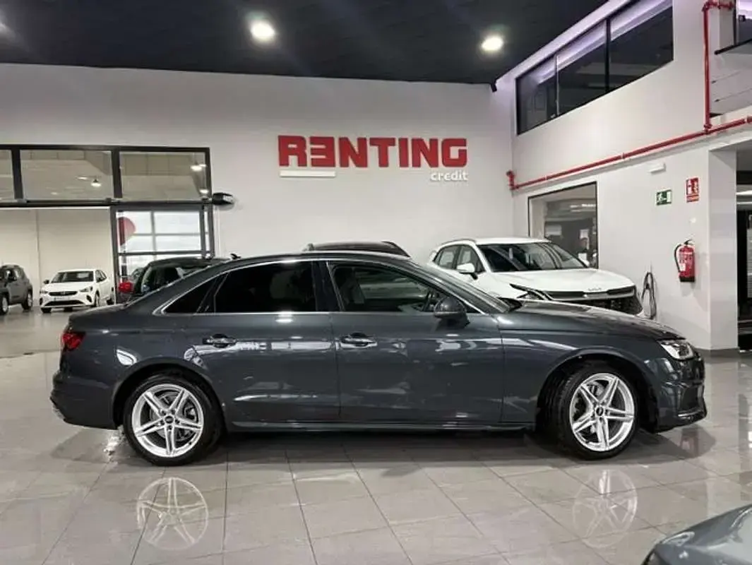 Usado Audi A4 Advanced Plus 163 CV (119 kW) 2023 Gris Berlina