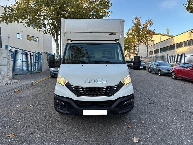 Usado Iveco Daily 141 CV (103 kW) 2021 Blanco Berlina