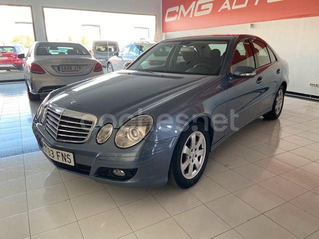 Azul Usado 2007 Mercedes E220 Classic Berlina | 9999 € (Caro) - Imagen 1/4