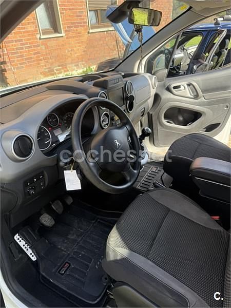 Usado Peugeot Partner Tepee Outdoor 120 CV (88 kW) 2015 Blanco Monovolumen