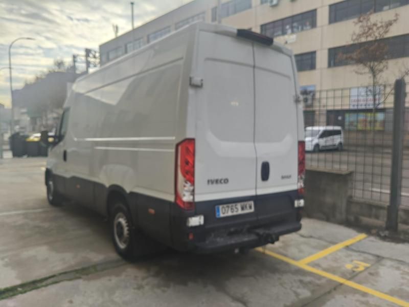 Usado Iveco Daily 136 CV (100 kW) 2019 Blanco Monovolumen