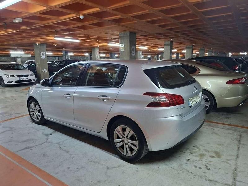 Usado Peugeot 308 Allure 120 CV (88 kW) 2015 Gris Utilitario