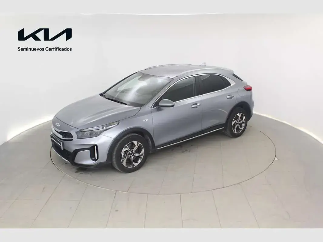 Usado Kia XCeed 101 CV (74 kW) 2025 Plateado SUV