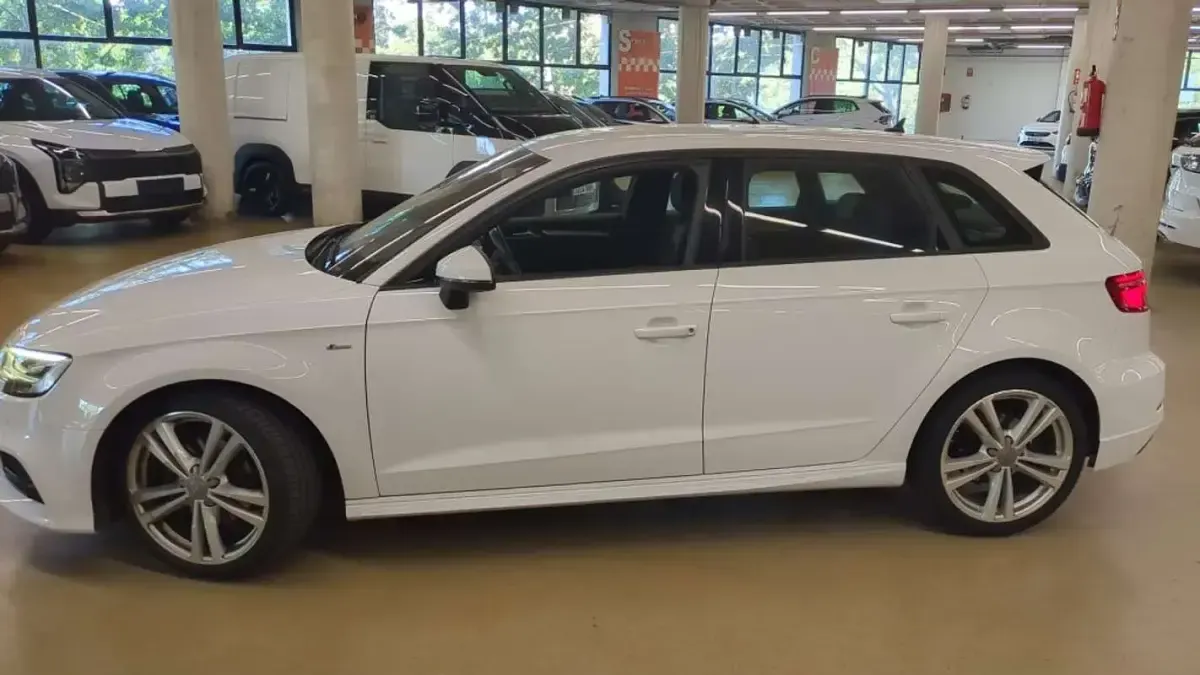 Usado Audi A3 Sportback S-Line 116 CV (85 kW) 2020 Blanco Utilitario