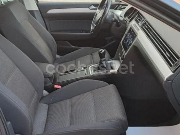 Usado VW Passat Advance 120 CV (88 kW) 2019 Gris / plata Familiar